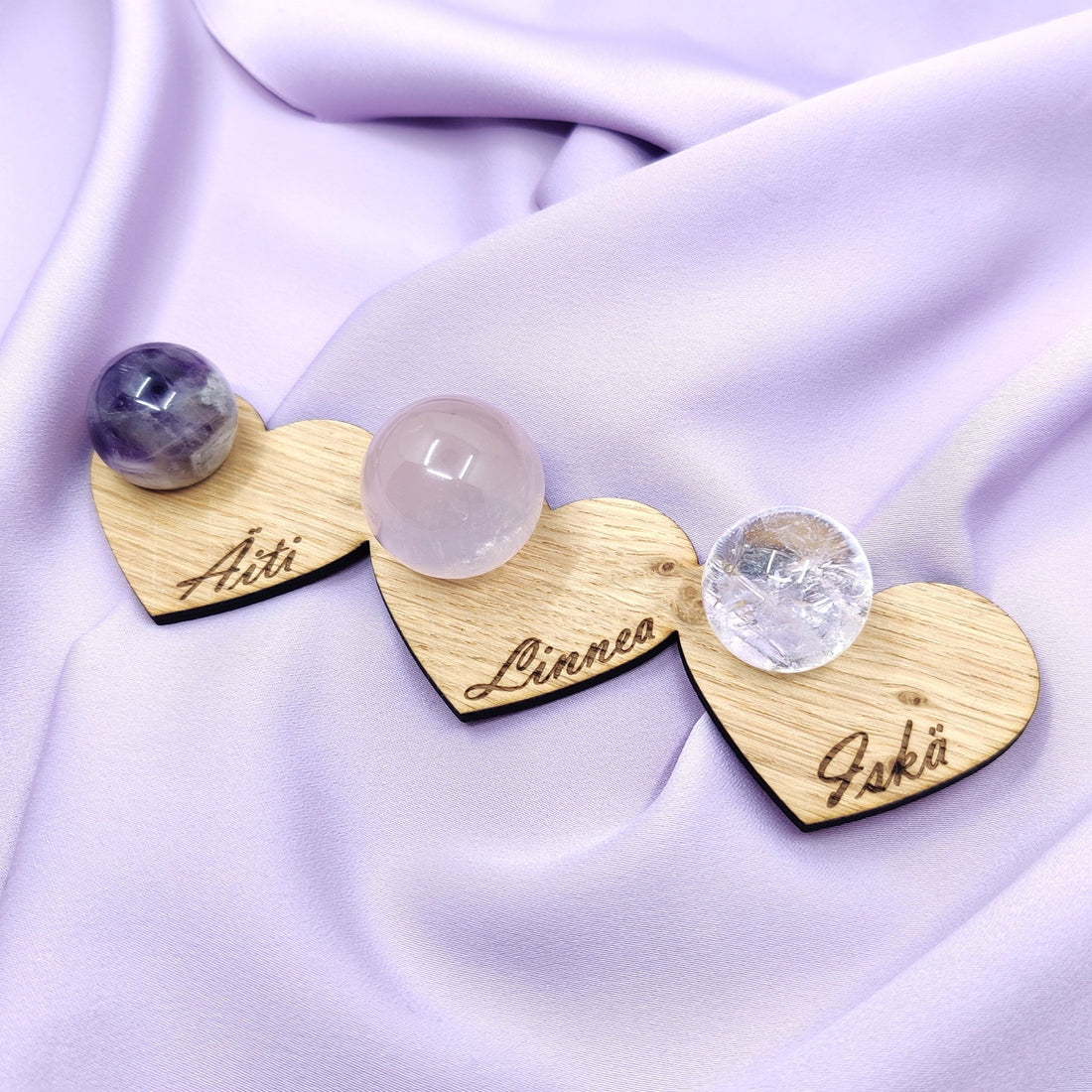 Kristallien kultainen kolmikko – mitä ametisti, ruusukvartsi ja vuorikristalli tarkoittavat?