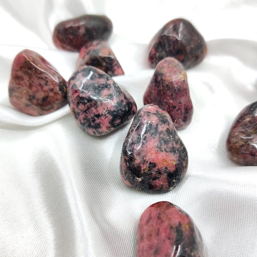 Rhodonite Meaning – What is Rhodonite Used For?