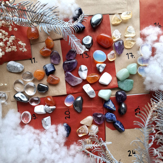 Amethyst Cat julkalender med trumlade stenar – 24 luckor